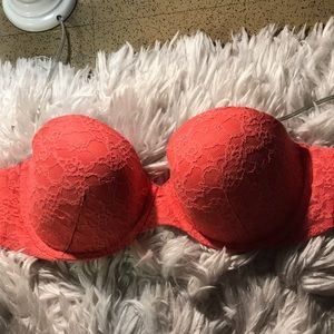 Victoria’s Secret strapless bra